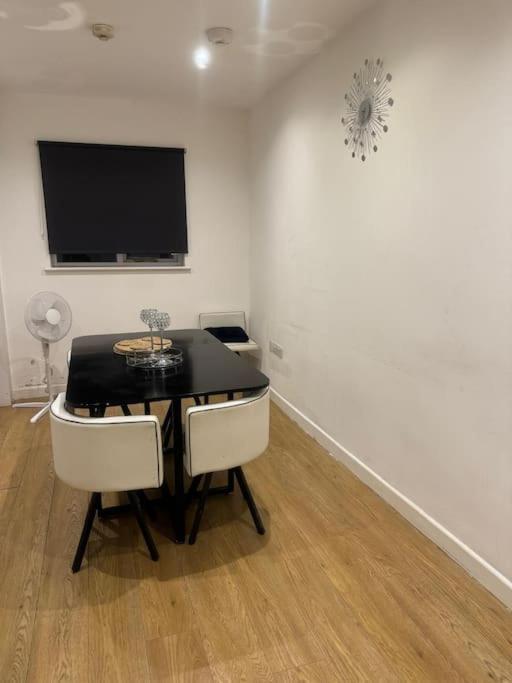 House By Araminta Houslow Apartment Hounslow Ngoại thất bức ảnh
